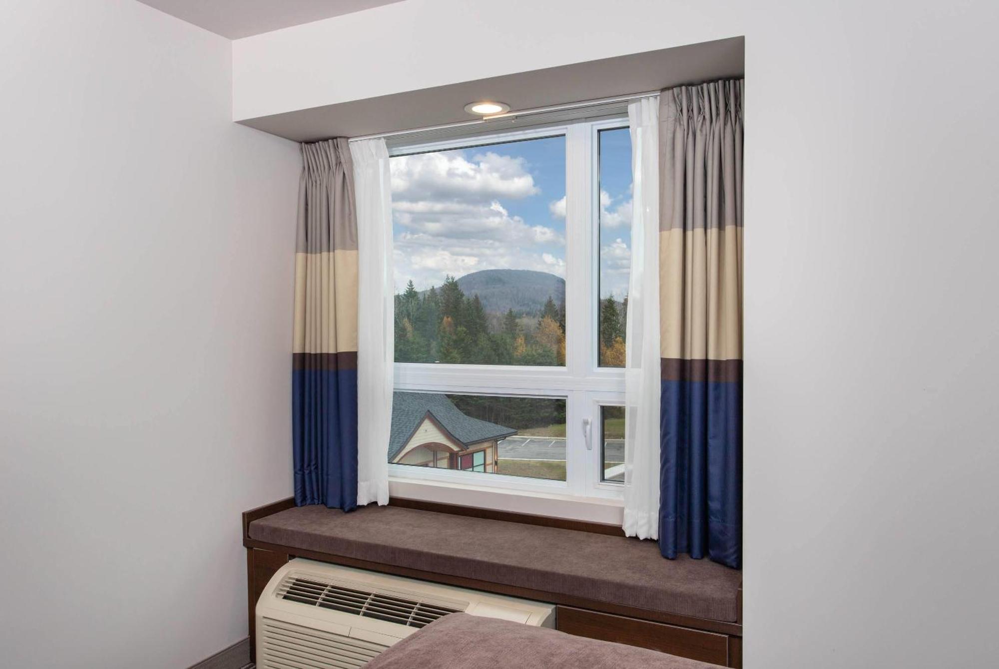 Microtel Inn & Suites By Wyndham Mont Tremblant Buitenkant foto